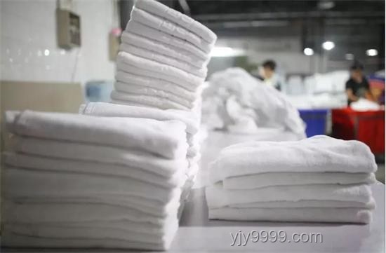 亚朵酒店枕套风波：酒店洗涤外包安全隐患剖析
